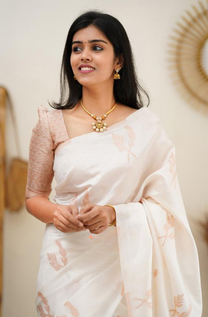 Tremendous White Soft Banarasi Silk Saree With Imbrication Blouse Piece