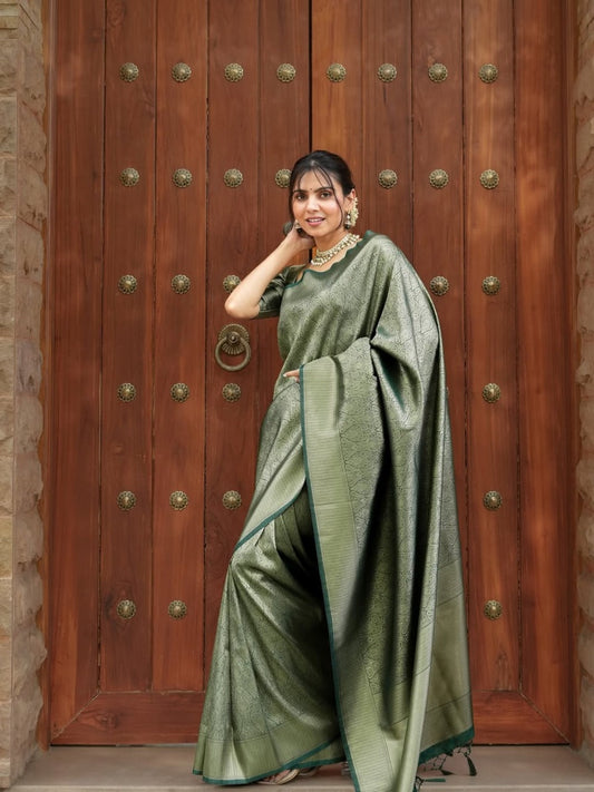 Prettiest Green Soft Silk Saree With Delectable Blouse Piece