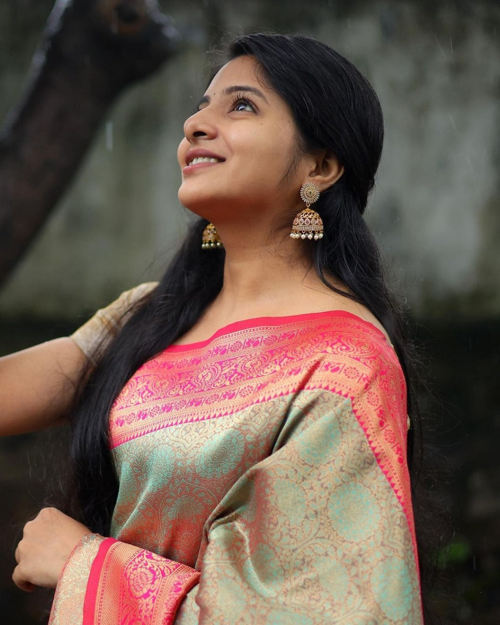 Artistic Sea Green Soft Silk Saree With Pulsating Blouse Piece
