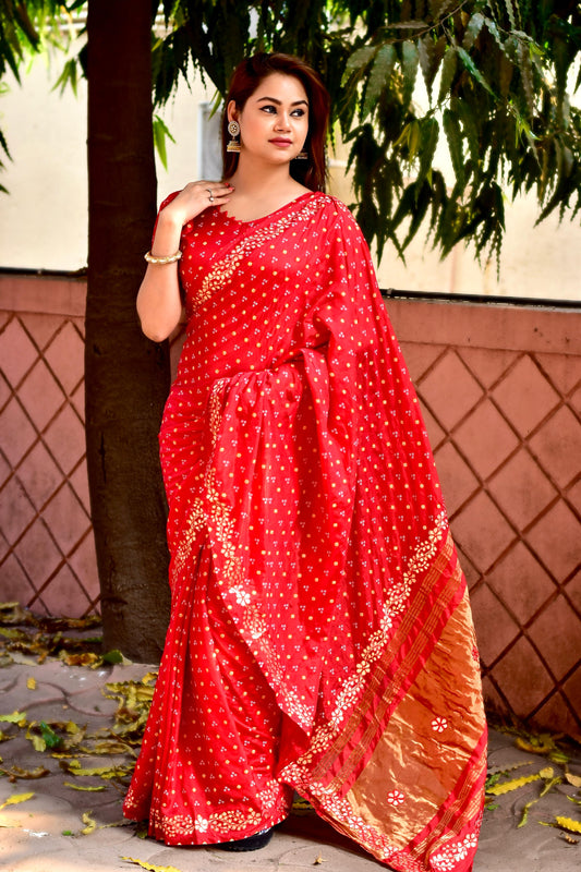 Effervescent Black Dola Silk Saree With Prettiest Blouse Piece