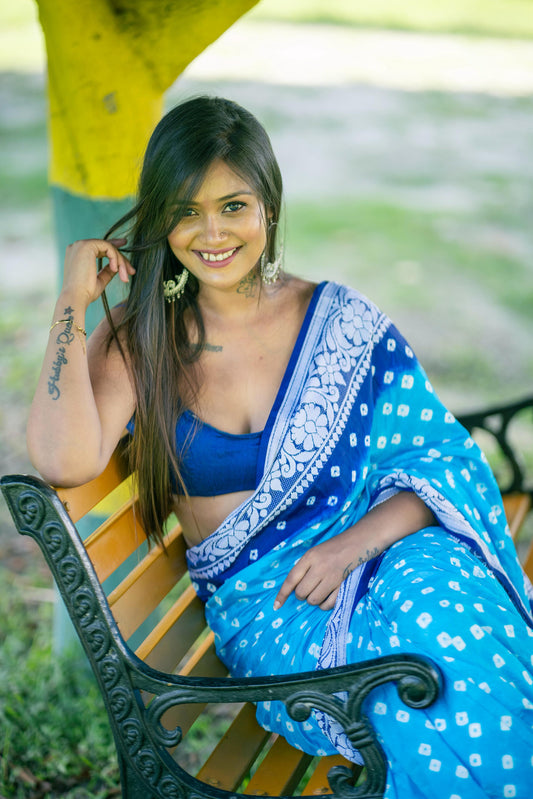 Desirable Firozi Dola Silk Saree With Prettiest Blouse Piece