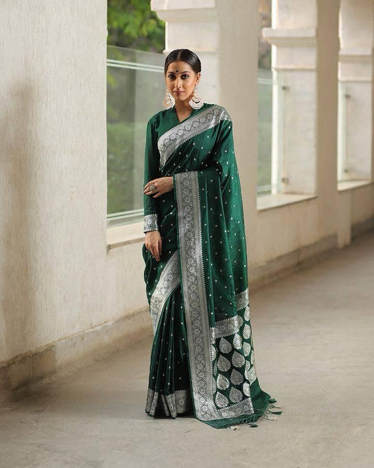 Arresting Green Soft Silk Saree With Groovy Blouse Piece