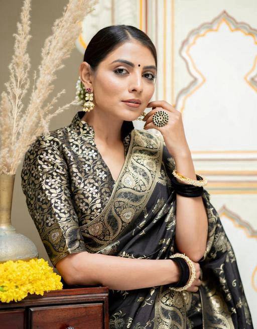 Flameboyant Black Soft Silk Saree With Magnificat Blouse Piece