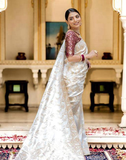 Engrossing Off White Soft Silk Saree With Exquisite Blouse Piece