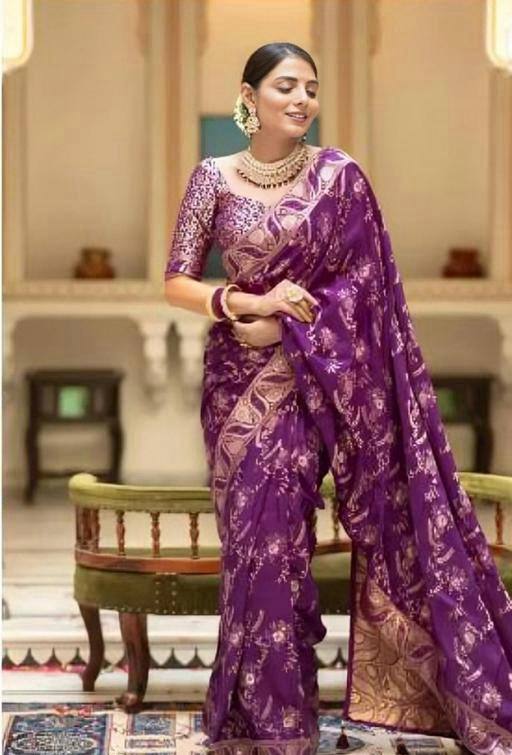 Sonorous Purple Soft Silk Saree With Effulgent Blouse Piece