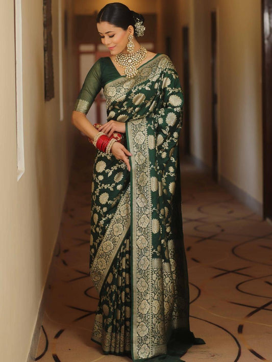Exemplary Dark Green Soft Silk Saree With Imaginative Blouse Piece