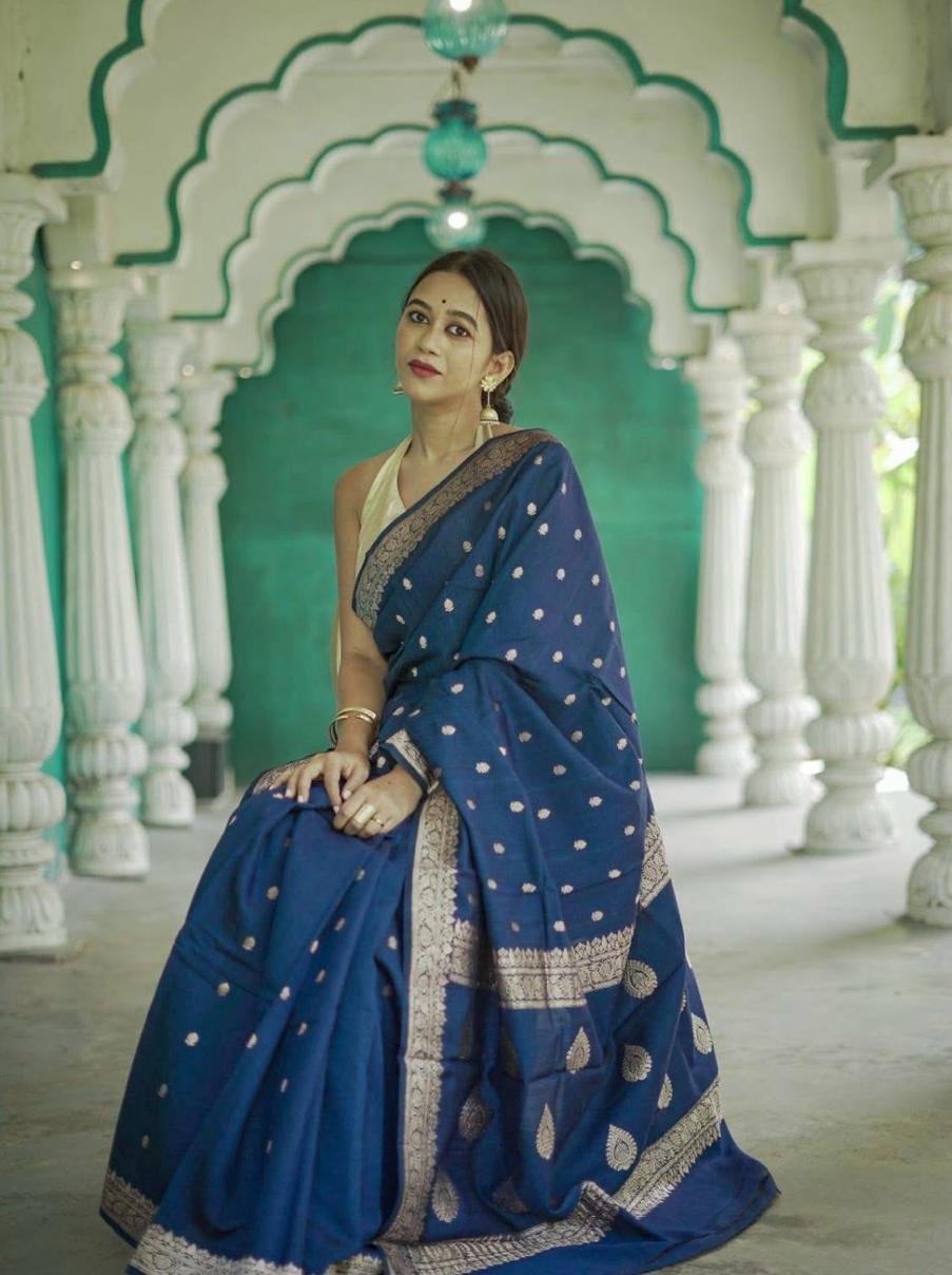 Effulgent Blue Linen Silk Saree With Ravishing Blouse Piece
