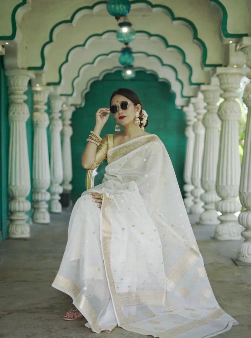 Effulgent Off White Linen Silk Saree With Ravishing Blouse Piece