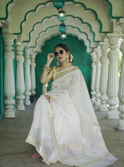 Effulgent Off White Linen Silk Saree With Ravishing Blouse Piece