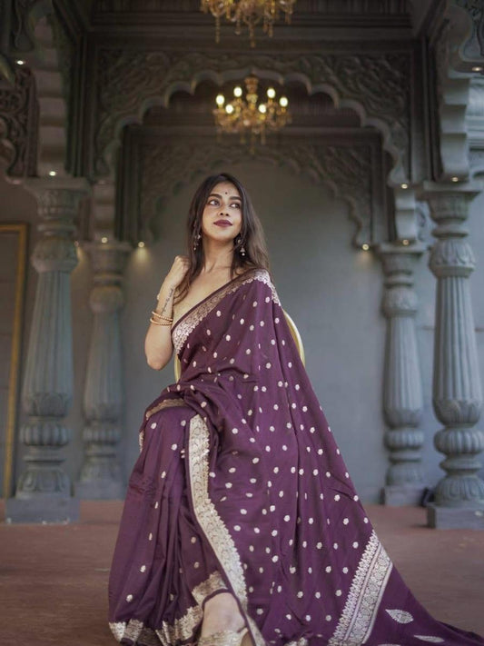 Effulgent Purple Linen Silk Saree With Ravishing Blouse Piece