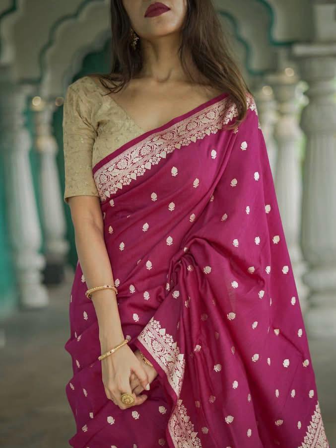 Effulgent Wine  Linen Silk Saree With Ravishing Blouse Piece