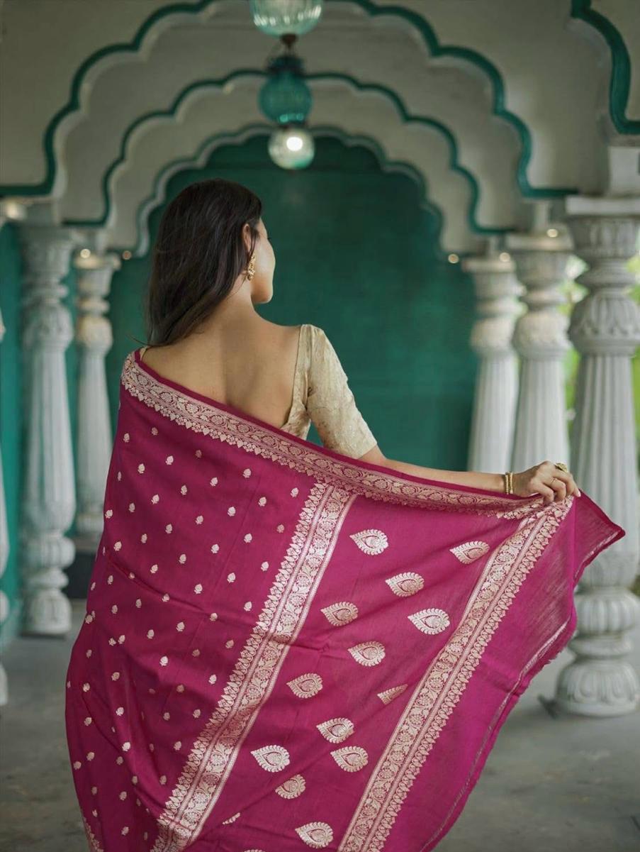 Effulgent Wine  Linen Silk Saree With Ravishing Blouse Piece