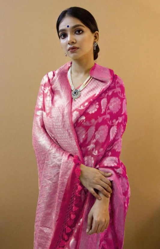 Snappy Pink Soft Silk Saree With Tempting Blouse Piece