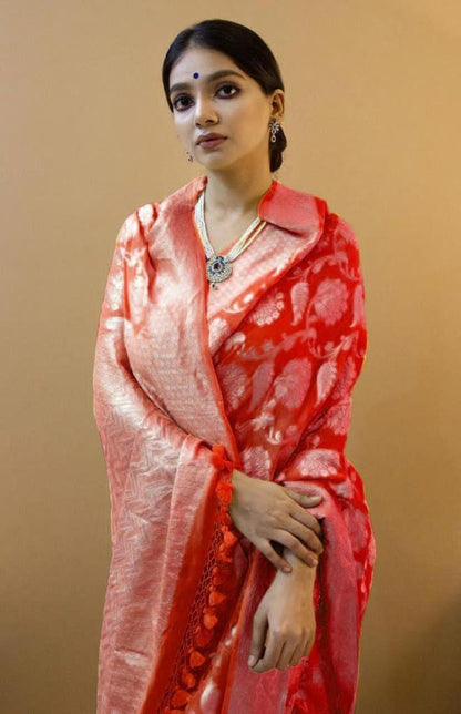Scintillating Red Soft Silk Saree With Tempting Blouse Piece