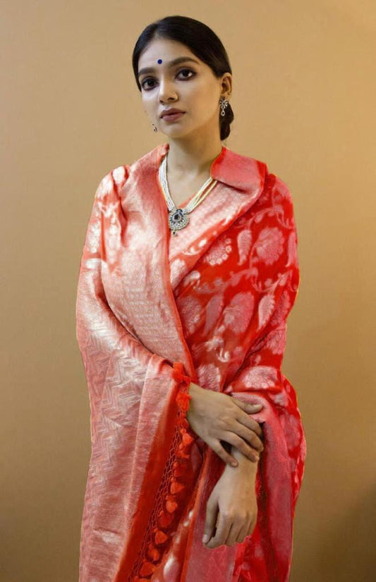 Scintillating Red Soft Silk Saree With Tempting Blouse Piece
