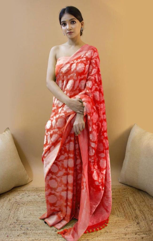 Scintillating Red Soft Silk Saree With Tempting Blouse Piece