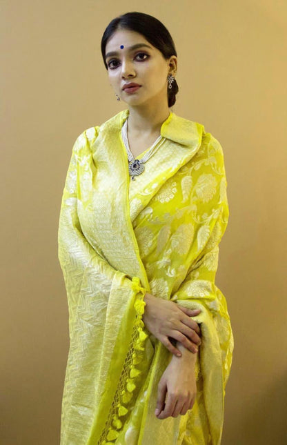 Beautiful Yellow Soft Silk Saree With Tempting Blouse Piece