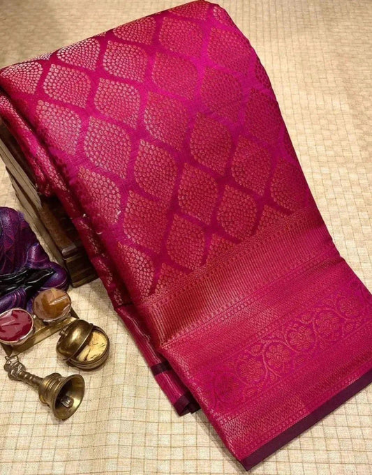 Desultory Dark Pink Soft Silk Saree With Lissome Blouse Piece