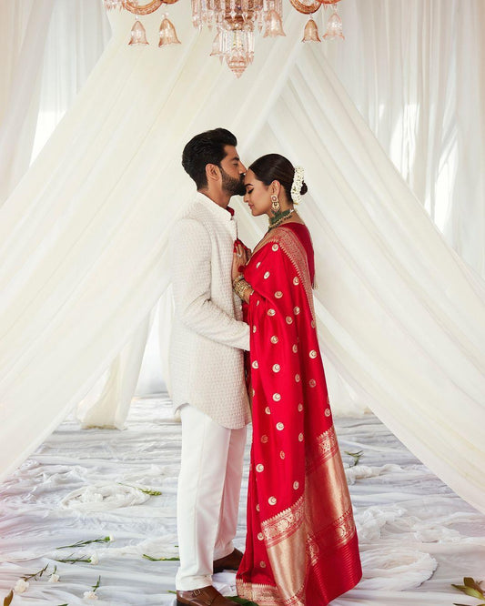 Staring Red Soft Silk Saree With Delightful Blouse Piece