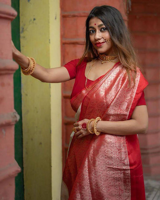 Outstanding Off White Soft Silk Saree With Twirling Blouse Piece