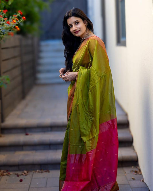 Quintessential Green Soft Banarasi Silk Saree With Lissome Blouse Piece