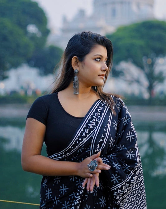 Pulsating 1-Minute Ready To Wear Black Cotton Saree