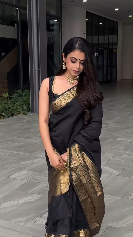 Imbrication Black Soft Silk Saree With Exuberant Blouse Piece