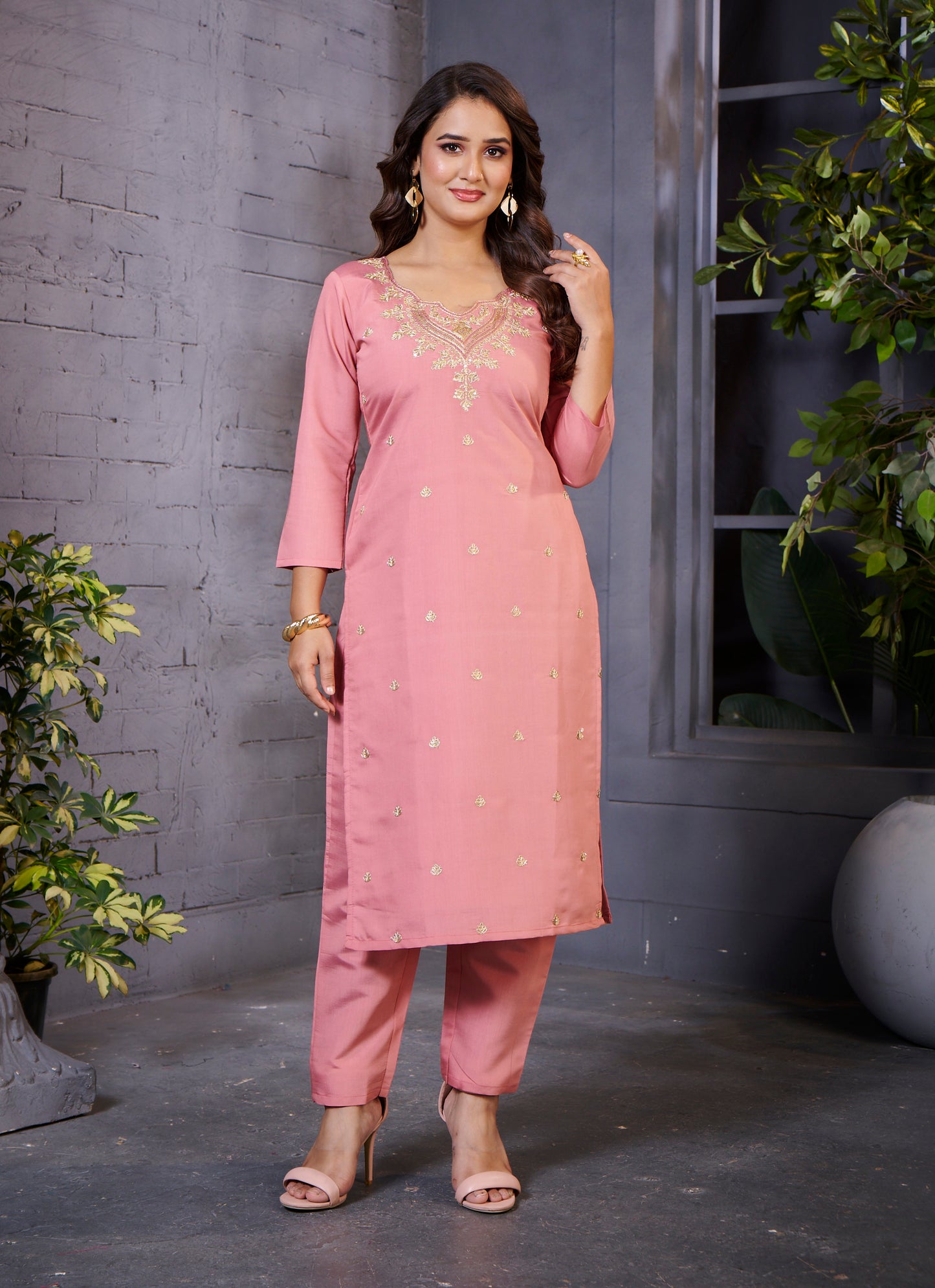 GleamingWomen Embroidered Regular Thread Work Kurta with Trousers