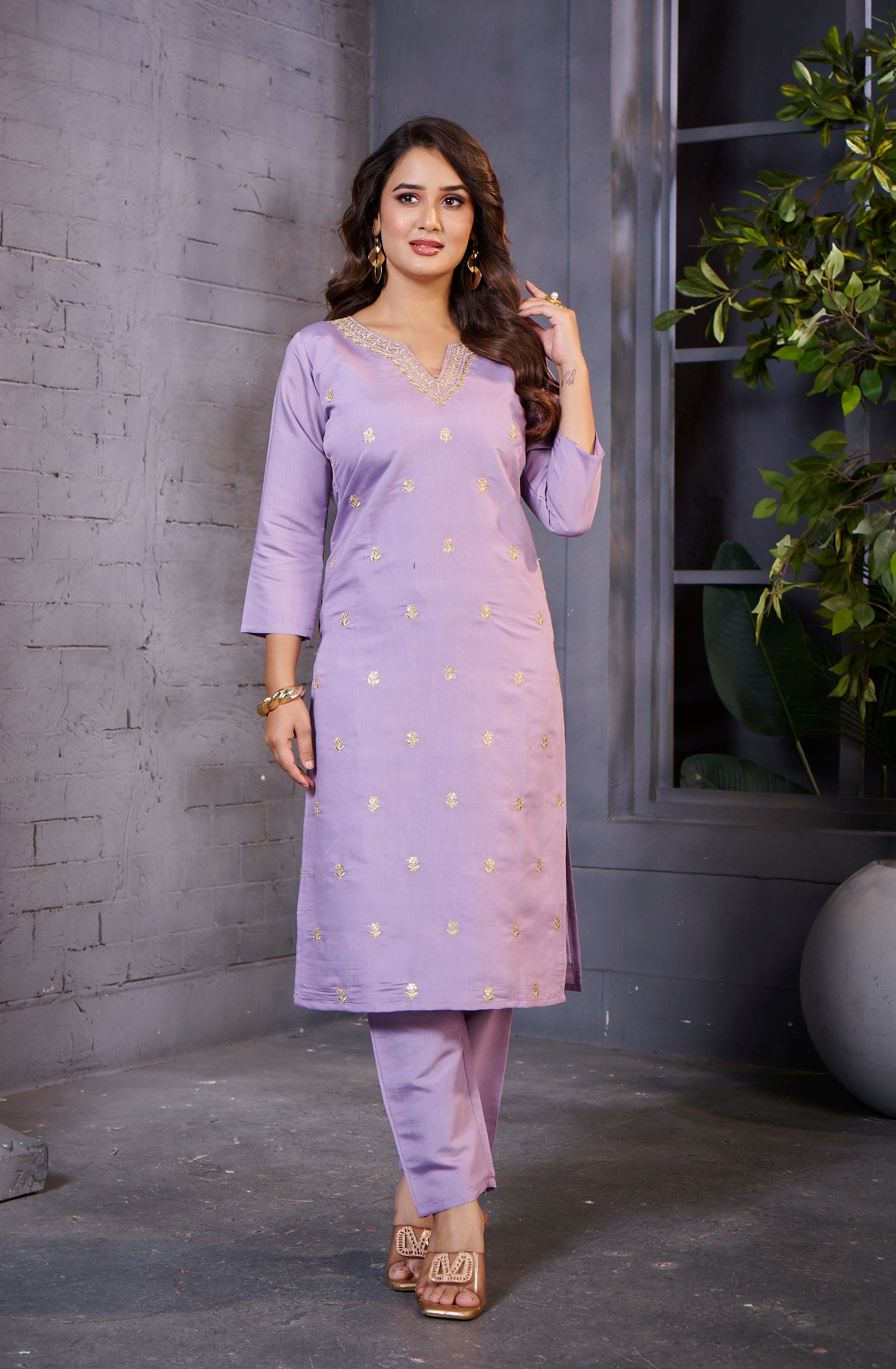 Blooming Women Art Silk Ethnic Motifs Embroidered Thread Work Kurta With Trousers